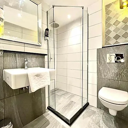 Oscar Hotel 3*